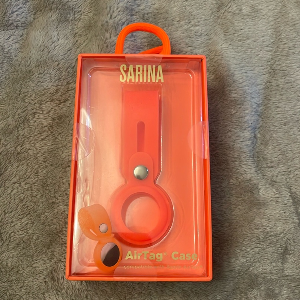 Sarina AirTag case